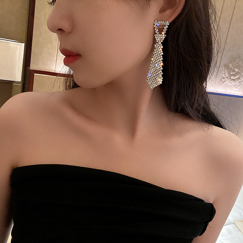 1 Pair Elegant Lady Tassel Heart Shape Bow Knot Inlay Metal Artificial Pearls Rhinestones Drop Earrings display picture 2