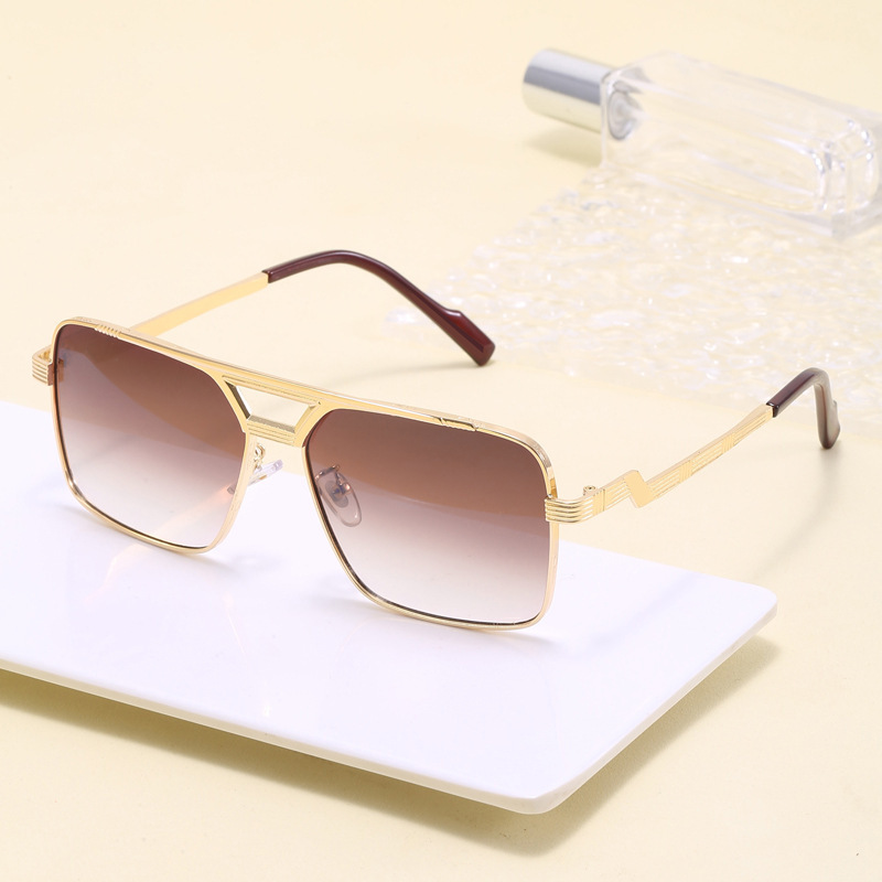 Kaghal-style metal sunglasses, square-frame sunglasses, wholesale for export to Europe and America, fashionable eyewear, in stock, model 9102