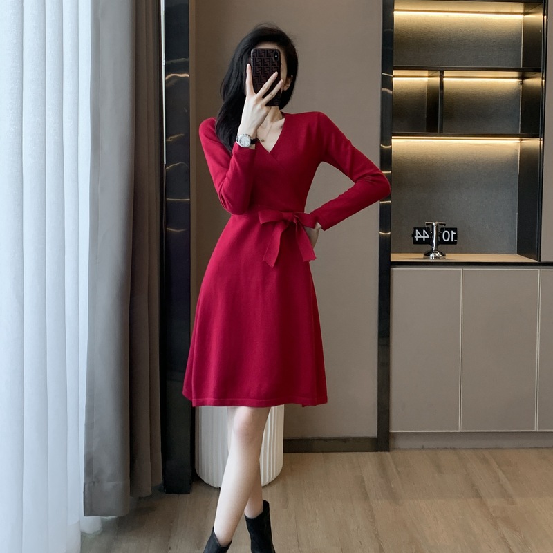 秋冬季法式复古红色V领针织连衣裙女小个子系带收腰显瘦打底A字裙|undefined