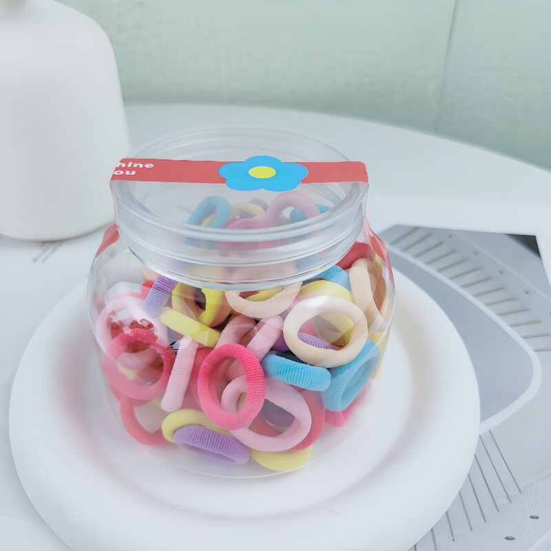 子供の皮筋の女の子の高弾力は髪の毛の輪を刺します。|undefined
