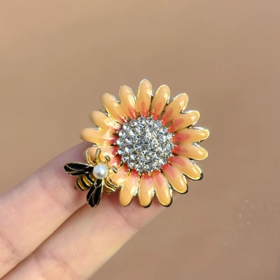 Enamel Sunflower Brooch, High-End Yaxa sancaqları - gold-and-pink-bee-sunflower-brooch