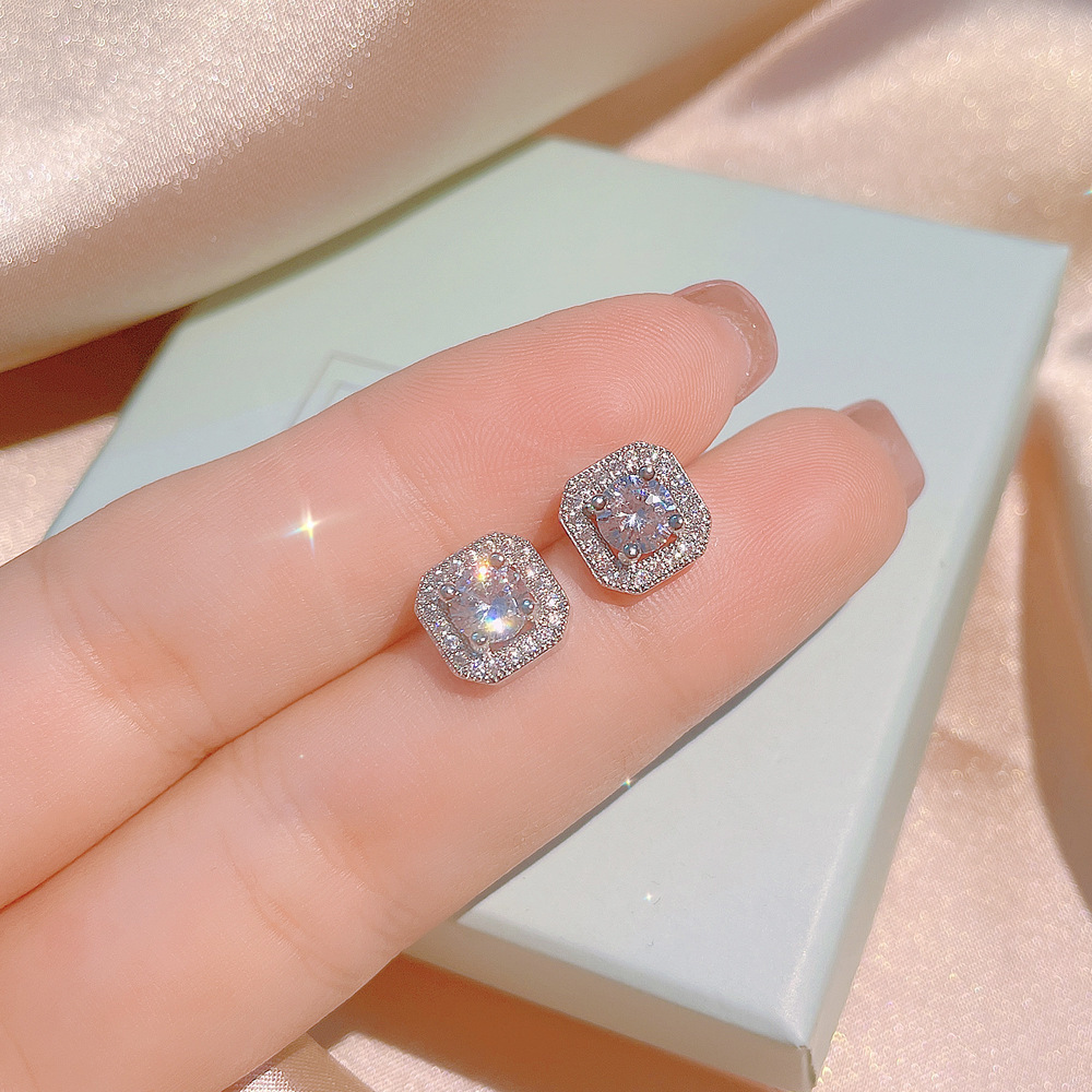 Zircon cuadrado diamante clavícula cadena simple Corea del Sur alto carbono artificial diamante anillo pendientes colgante de tres piezas conjunto regalo de cumpleaños