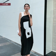 兰心褶皱欧美风波浪设计时尚造型拼接修长显瘦朋克风连衣裙女夏