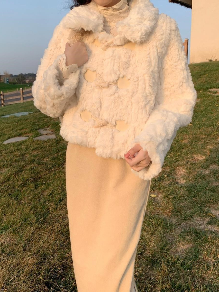 가을과 겨울 새로운 모피 한 LAMBSWOOL COAT 여성의 짧은 작은 남자 코너 버클 모방 토끼 벨벳 가죽