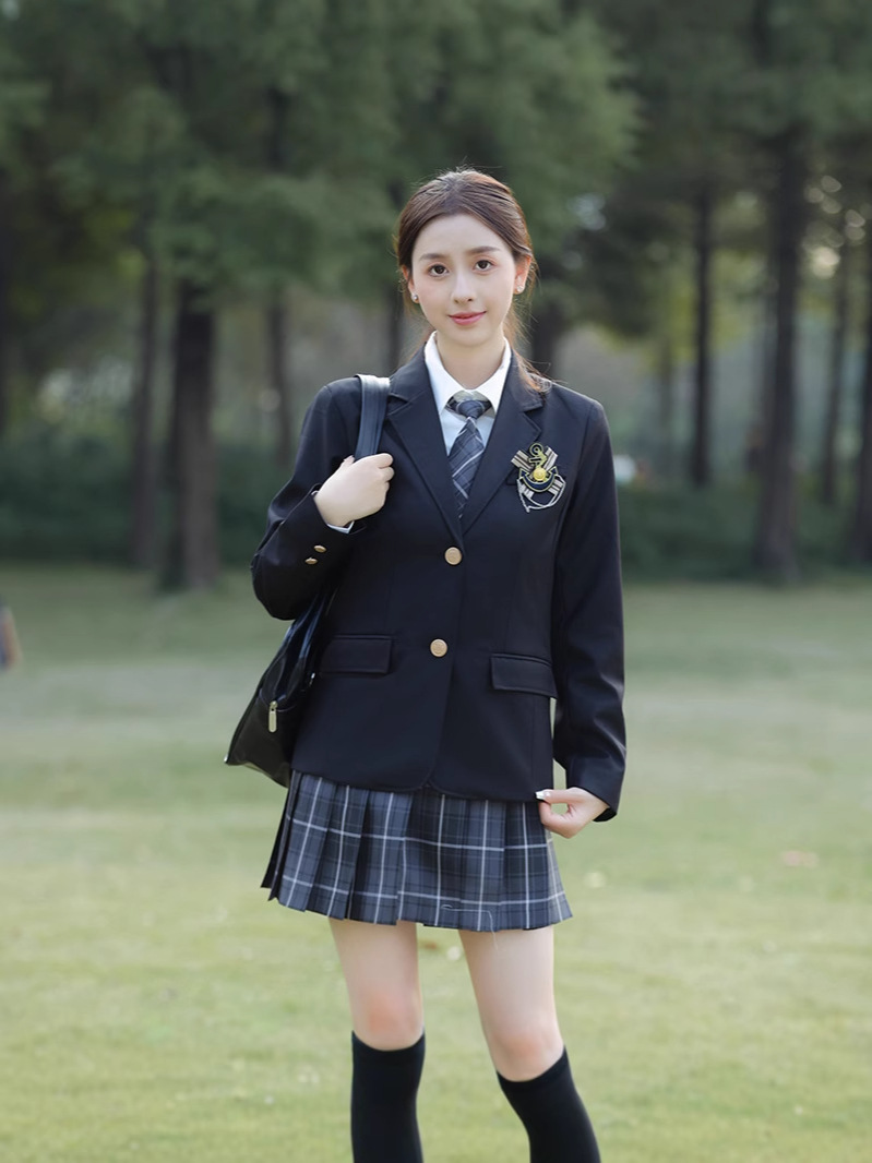 Demi-season student pleated skirt