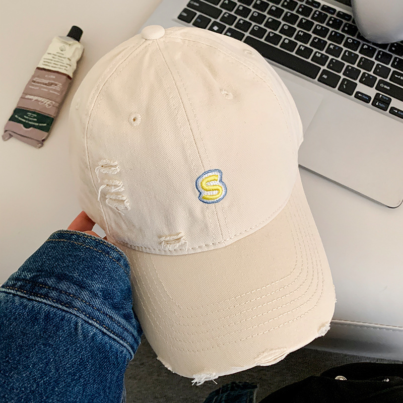 Sombreros de béisbol bordados de letras mujeres 2025 primavera y verano nuevo sombrero universal sombrero coreano de ala ancha muestra cara gorra de lengua de pato