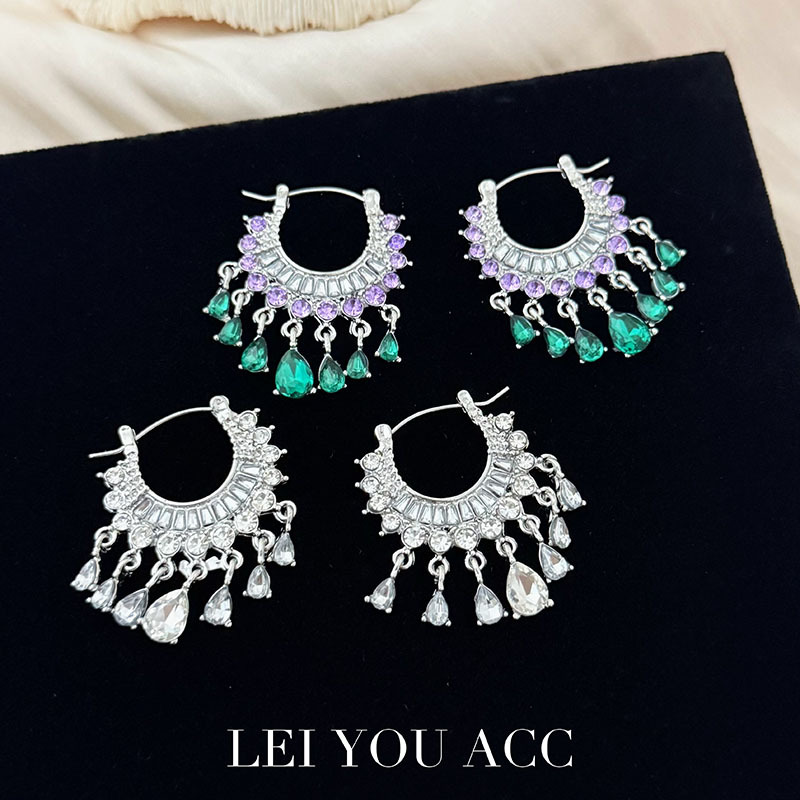 Palace-Style Green Water Drop Tassel Earrings with a High-End Feel, Elegant Light Luxury, Sophisticated Fashion, Ethnic Style Stud Earrings