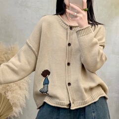 春の新商品のレトロでゆったりした丸首の巻き縁の一列のカーディガン