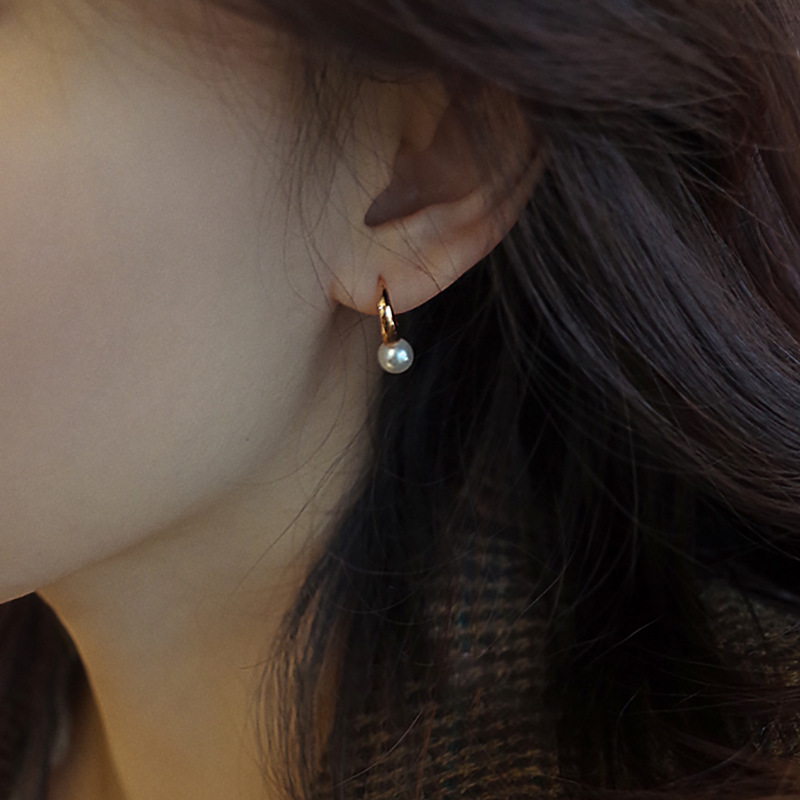 Estilo coreano S925 Plata pequeños pendientes de perlas simples de las mujeres pendientes de temperamento de moda retro pendientes ins pendientes artísticos