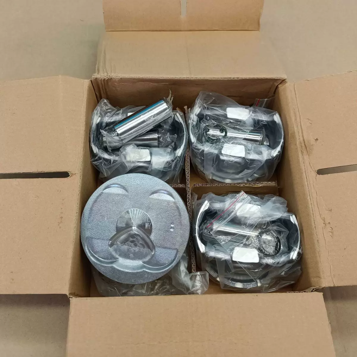 适用于日产途乐Y62 VK56 V8 5.6L发动机活塞 带活塞销+卡簧 大修