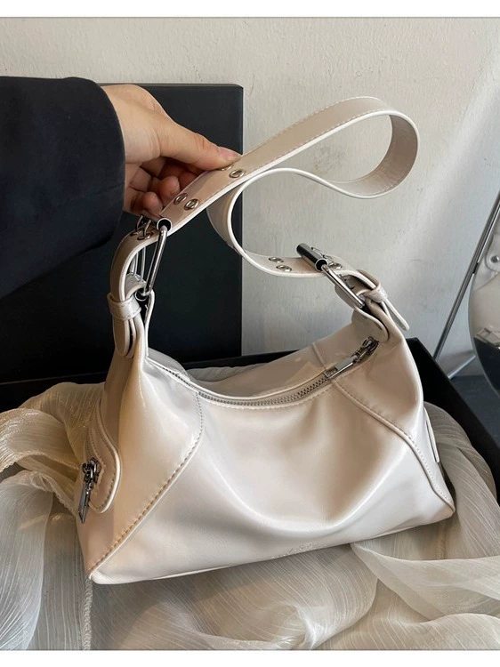Spacious Shoulder Bag, Pillow Shape, One-Shoulder Design, Compact 24×10×12 cm, 0.23 kg
