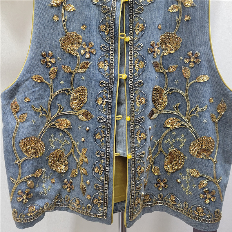 2026 primavera de la industria pesada bordada chaleco denim con cuentas de clavos primavera nuevo plegado lujoso camisa de hombro de lujo ligera mujer image 4