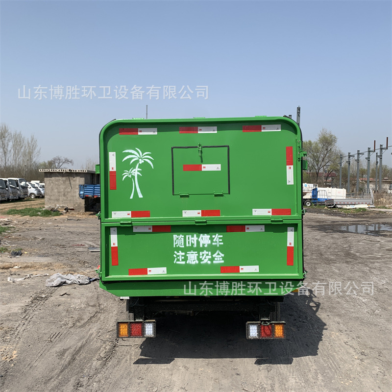 电动四轮挂桶垃圾车