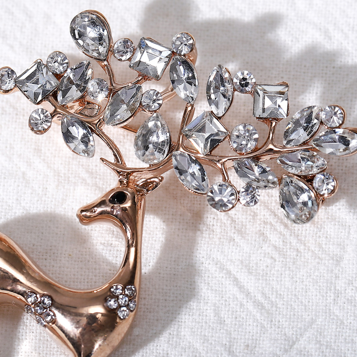 Europa y América Navidad broche de cristal ramillete elegante Ropa Accesorios ciervos animales moda creativa personalidad PIN