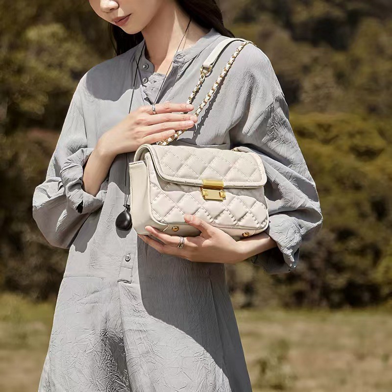 Trendy Women's Crossbody Designer Quilted PU Versatile Commuting Date Small Square Bag_voghion.com
