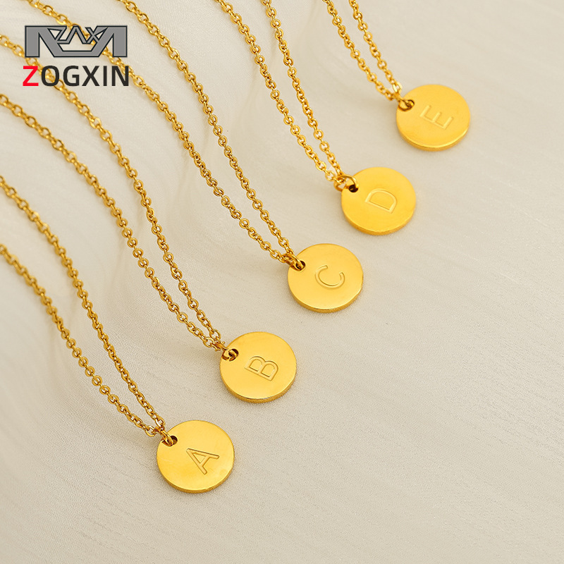 Europa y los Estados Unidos venta caliente alta sensación de colgante de letras de acero inoxidable collar de oro de acero titanio inglés al por mayor cadena clavícula
