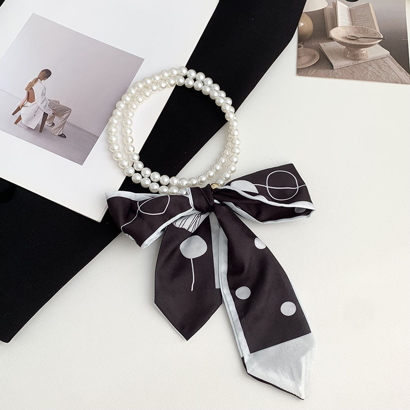 Pequeña bufandas para mujeres de verano 2025 collar de perlas retrógrado francés con bufandas de seda collar decoración clavícula variable correa