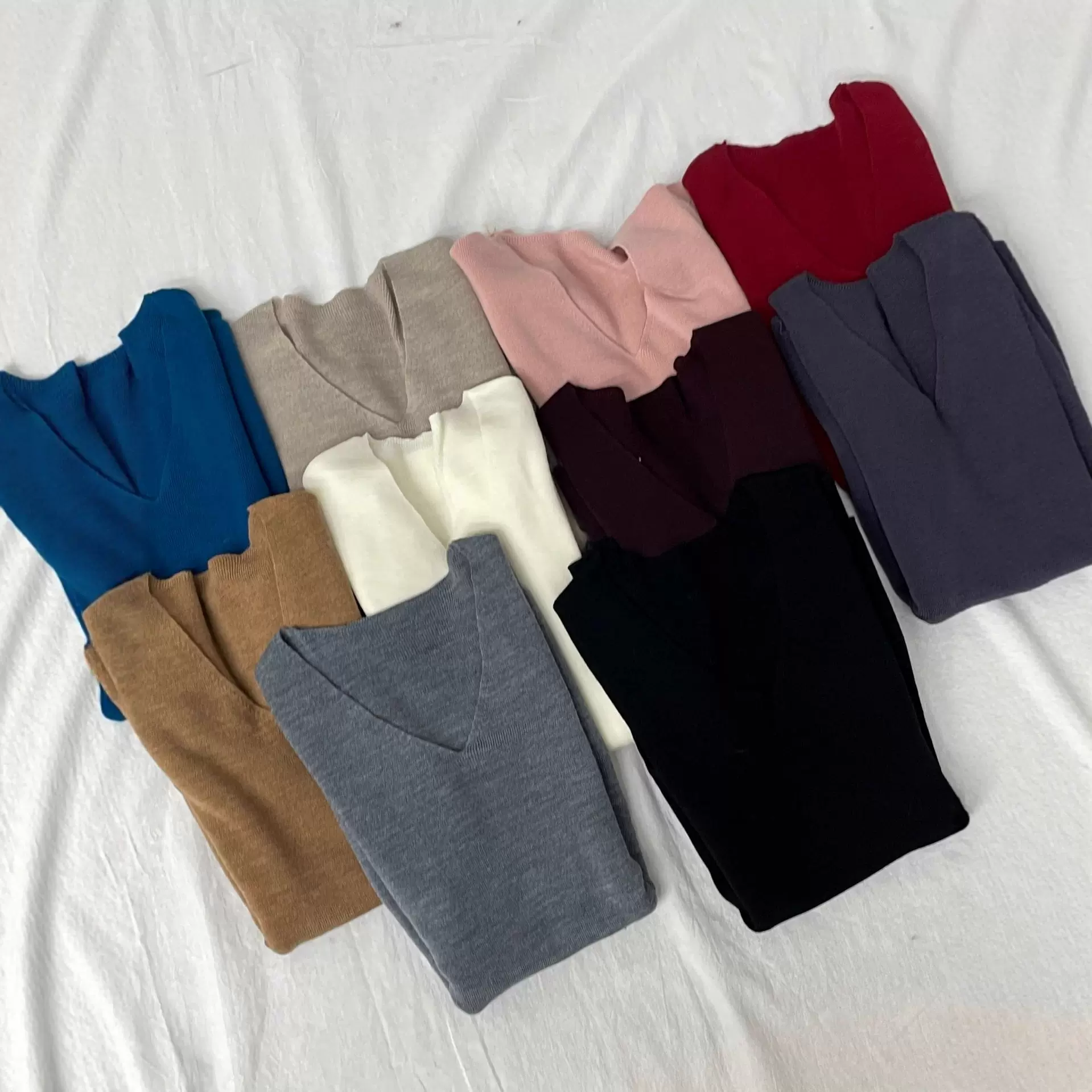 100%绵羊毛（精纺）16针 48/2股无缝一体正肩v领内搭打底衫女微透