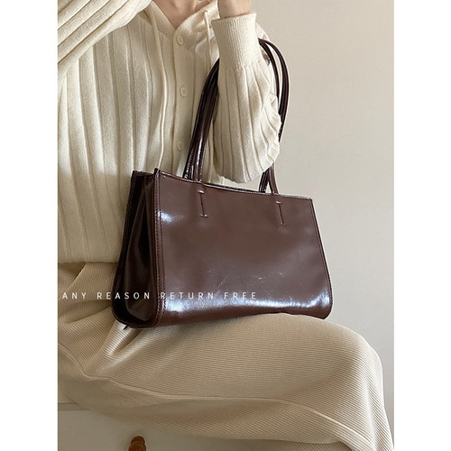 Korean early autumn new large-capacity shoulder bag tote bag, versatile student class female bag, trendy casual commuting bag