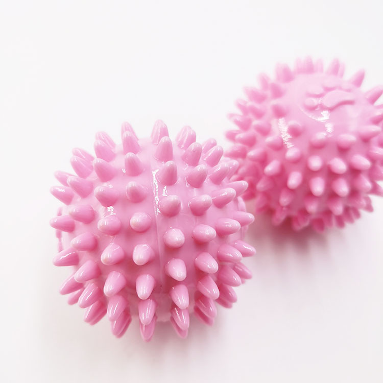 Nuevo juguete para perros TPR mascota molar juguete interactivo Limpieza de dientes saludables huellas resistentes a mordeduras Bola de espina en stock al por mayor