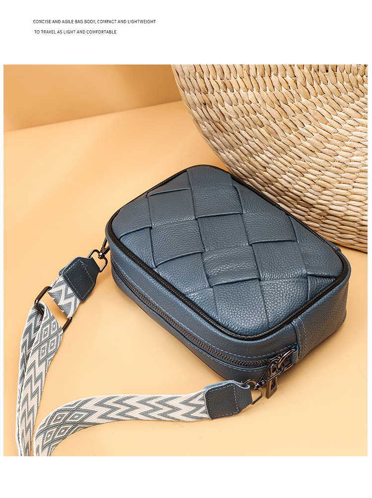 Women's Leather Crossbody Bag With Wide Strap And Diamond Pattern_voghion.com