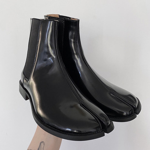 Japanese Style Retro Derby Shoes Martins Boots with split toe Horseshoe Shoes for Men and Women Couple Sleeve Black