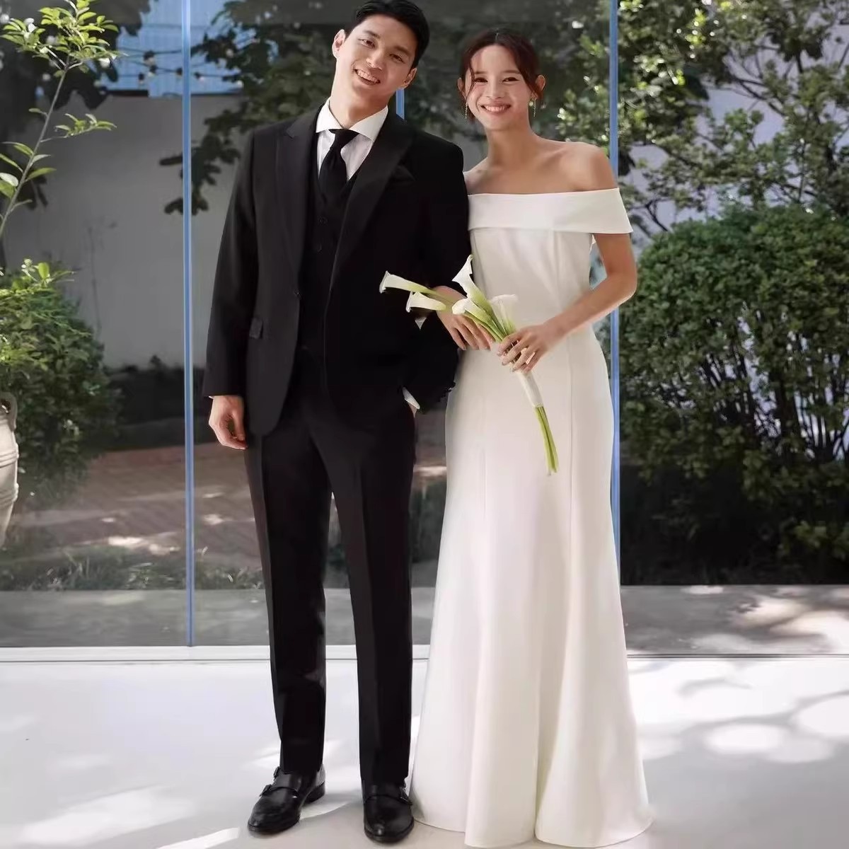 Light Wedding Dress, Forest Style Travel Photography, Simple 2025 New Bride Wedding Super Fairy One-Shoulder Black Slimming Look Fishtail Dress