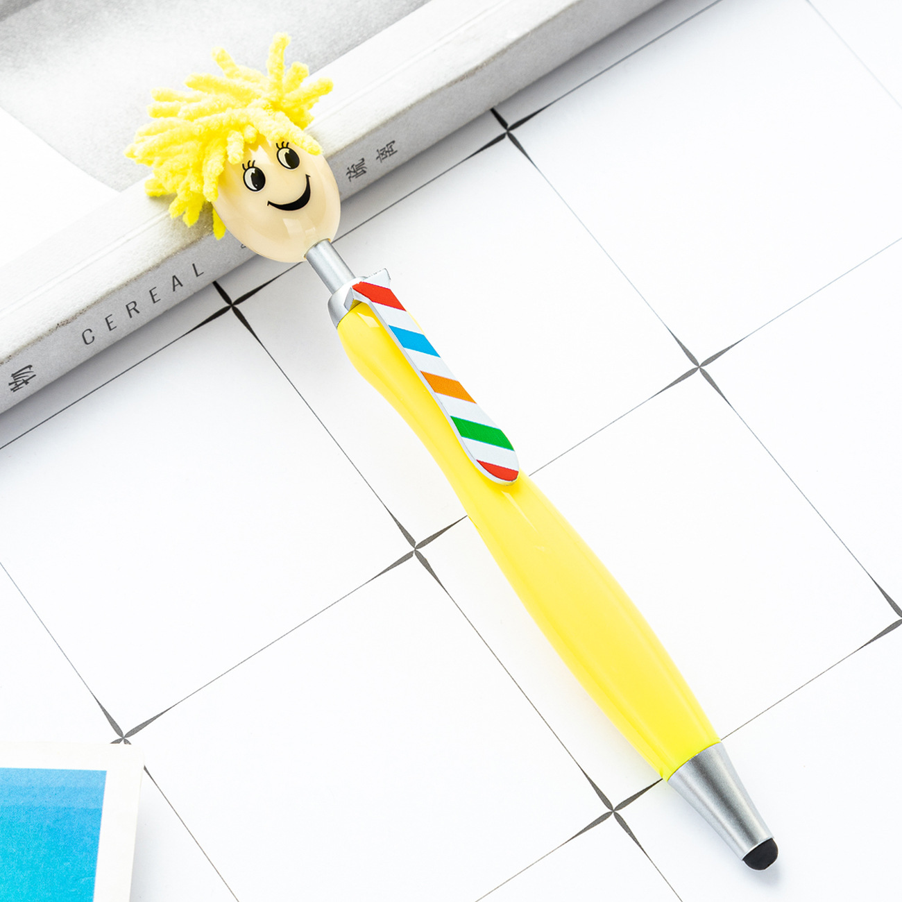 Linda muñeca de peluche cabeza bolígrafo imprimible logotipo tridimensional de dibujos animados Smiley táctil pluma de regalo de Navidad