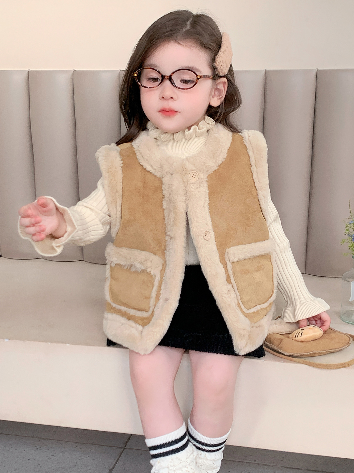 Chaleco de niñas otoño y invierno 2025 nuevo chaleco de lana para niños ropa de invierno para bebés gruesa chaqueta de hombro caliente
