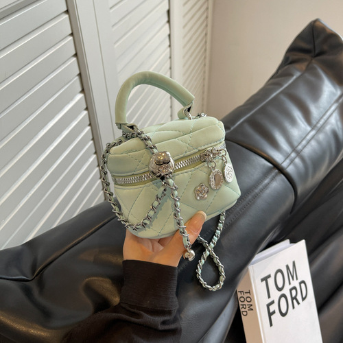 Hand-held small bag for women summer new diamond chain bag with texture and western style crossbody bag fashionable small square bag