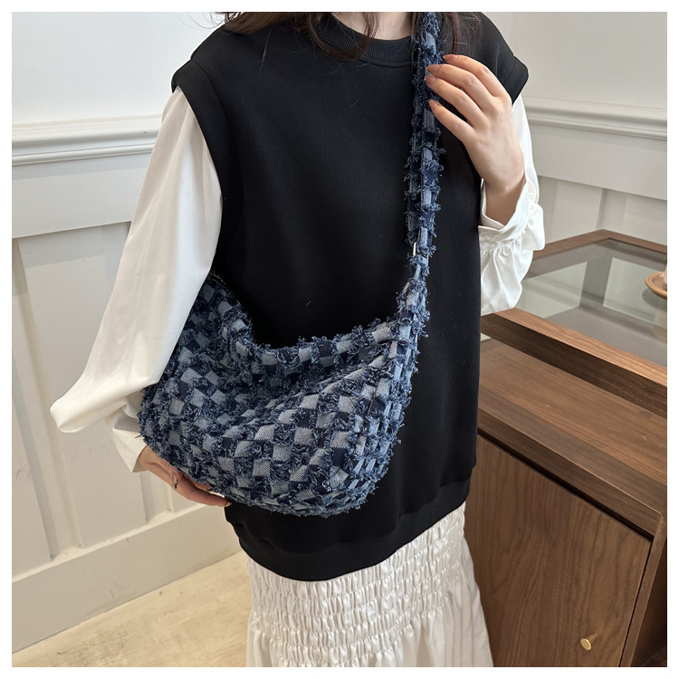 Casual and fashionable crossbody bag 2025 new style large-capacity simple checkered single-shoulder bag, personalized and versatile, lightweight underarm bag undefined