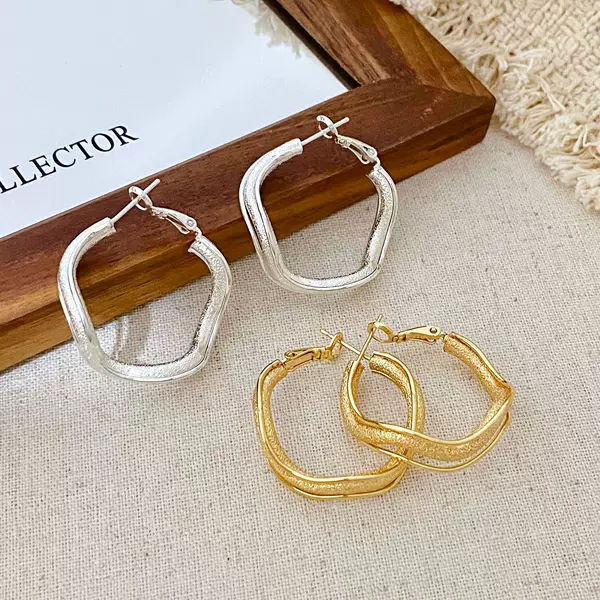 Copper Gold-Plated Irregular Wave Hoop Earrings for Women, European and American Minimalist Style, High-End Exaggerated Hoop Earrings