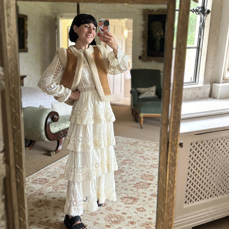 Spring retro lace dress with a round collar