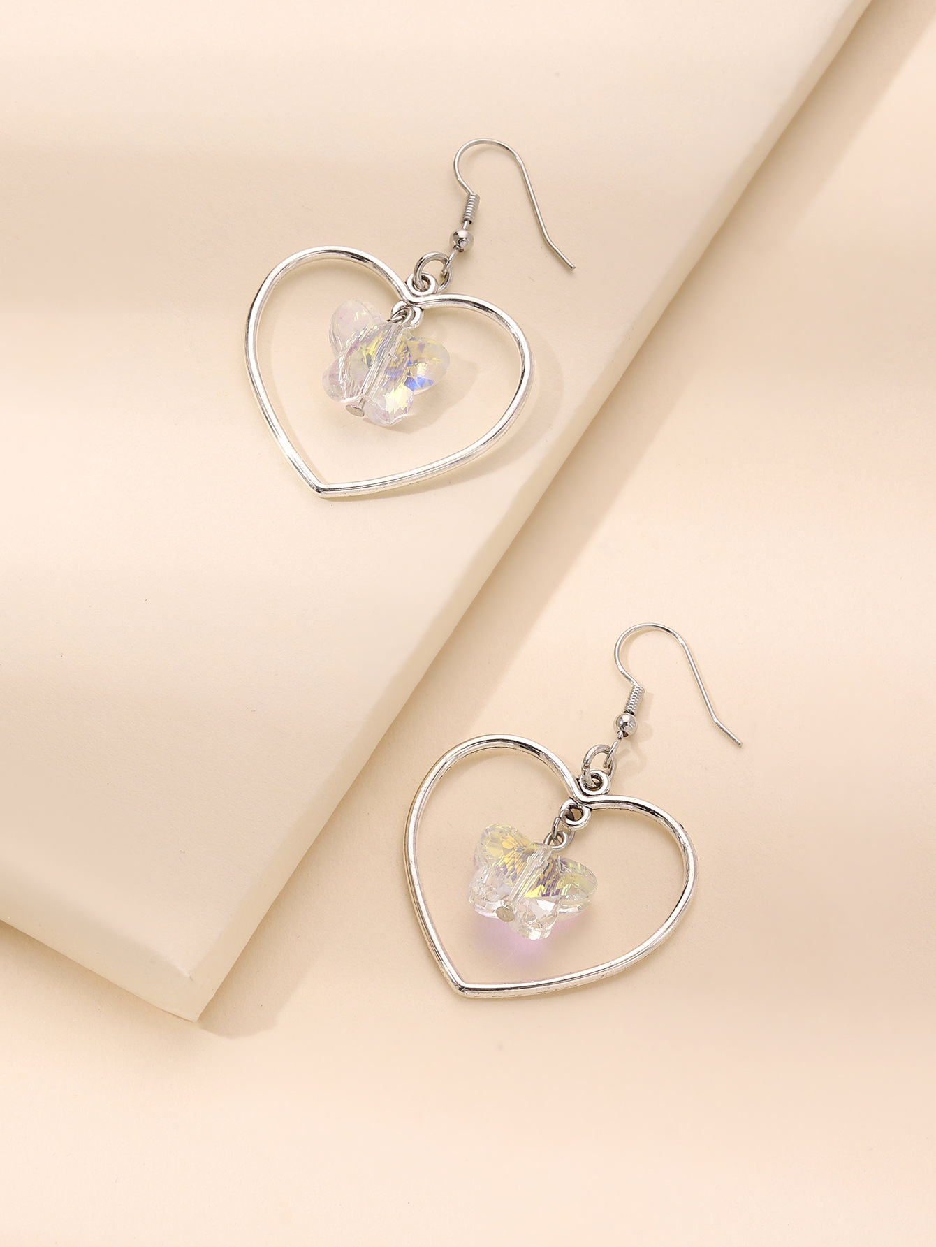 Sucré Forme De Cœur Papillon Alliage Cristal Évider Femmes Boucles D'oreilles display picture 1