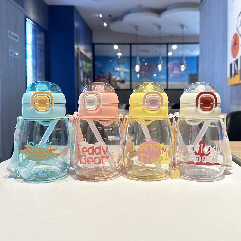 Taza de plástico anti-calor Xinbei cubierta rebotante de paja doble taza de agua para estudiantes deportivos al aire libre taza de verano portátil