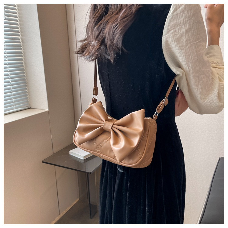 Women's Small Spring&summer Pu Leather Solid Color Fashion Bowknot Square Flip Cover Underarm Bag display picture 6