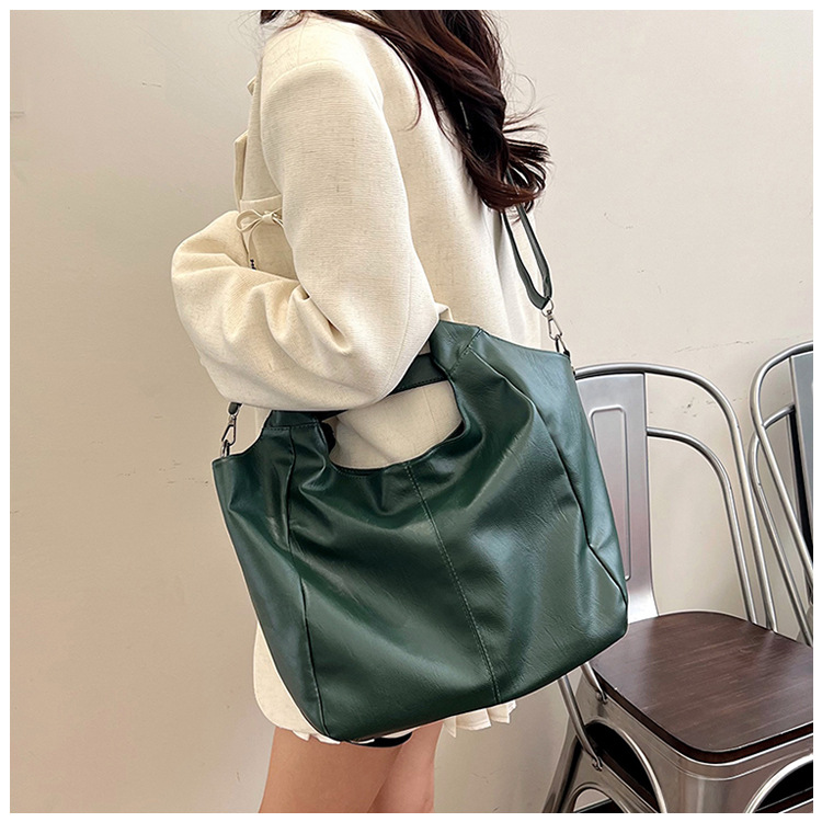 Cross-border large-capacity women's 2024 new style fashionable retro single-shoulder crossbody bag, trendy and simple commuter tote bag undefined