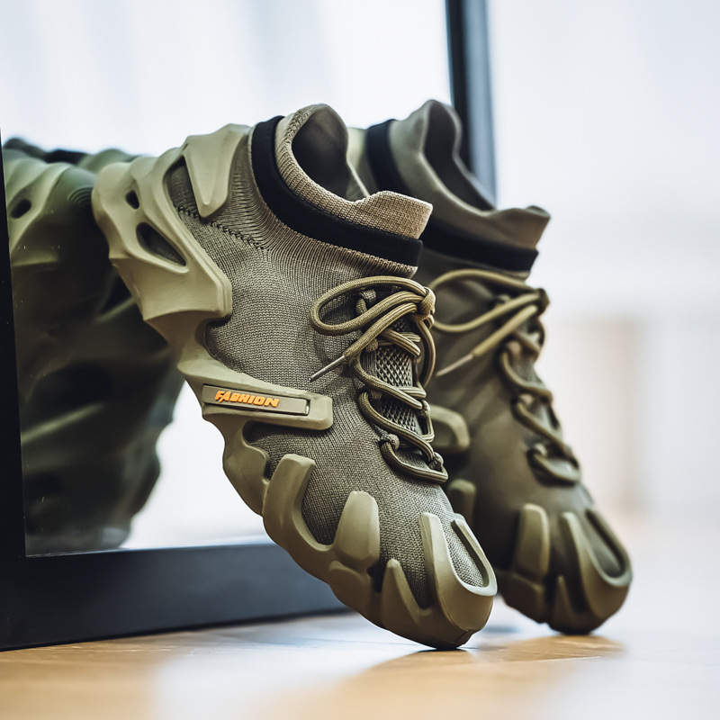 Lujo ligero 2025 primavera zapatos de hombre malla de tejido volador deportes plataforma senderismo al aire libre senderismo calcetines negros seguro laboral zapatos de moda