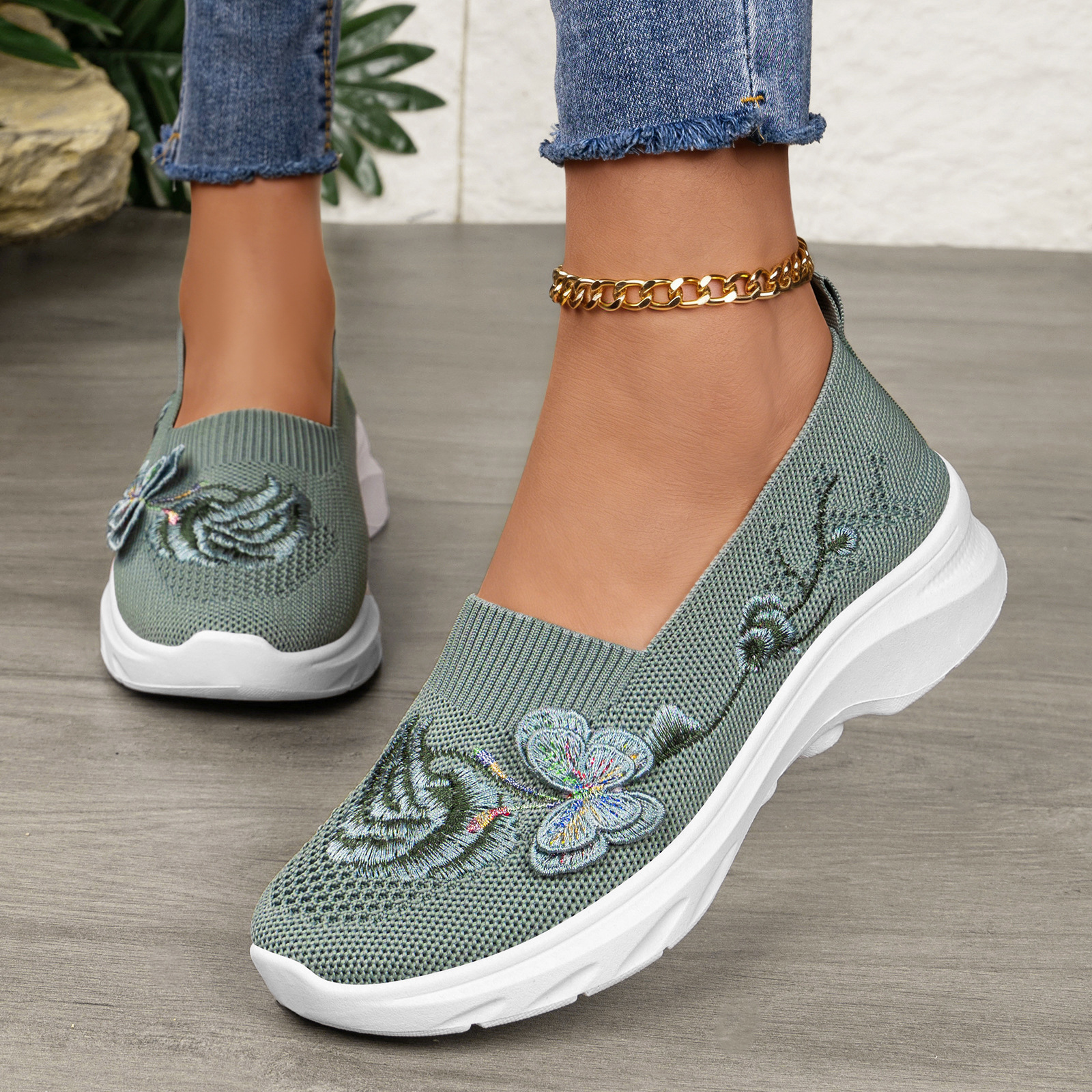 Zapatos para mujeres transfronterizos nuevos zapatos de tela transpirables de primavera ligeros de mediana edad y zapatos de sola suave