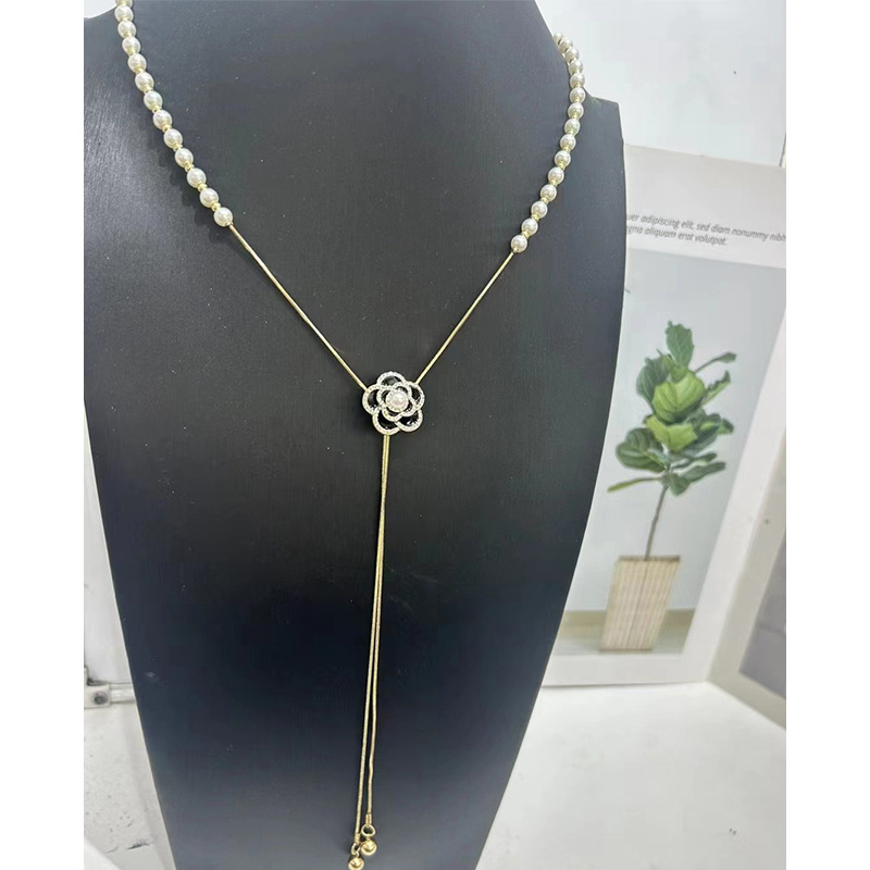 Collier de perles à tirer pour femme, chaîne ras du cou à pompon papillon haut de gamme et polyvalente, chaîne tendance unique pour pull_voghion.com