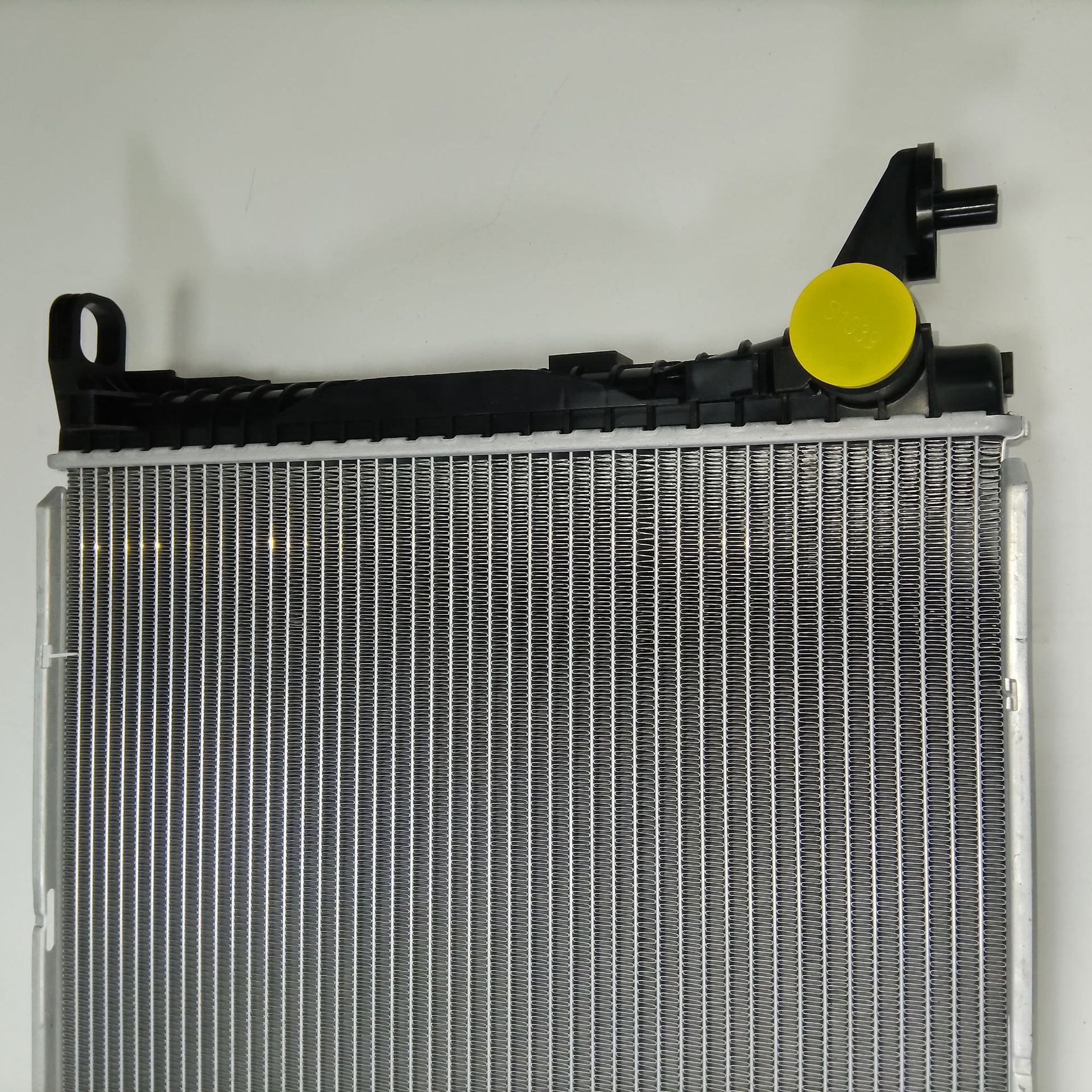 Suitable for 2017-2025 Audi A6L/A7/A8/Q7/Q8 Radiator Water Tank 95812125110