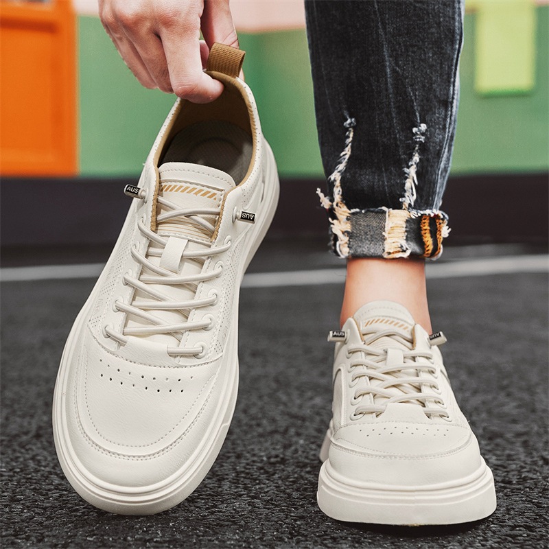 Zapatos blancos de estudiantes, zapatos de skate de fondo plano para hombres, 2025 nuevos zapatos de primavera para hombres, zapatos de cuero casuales de moda.