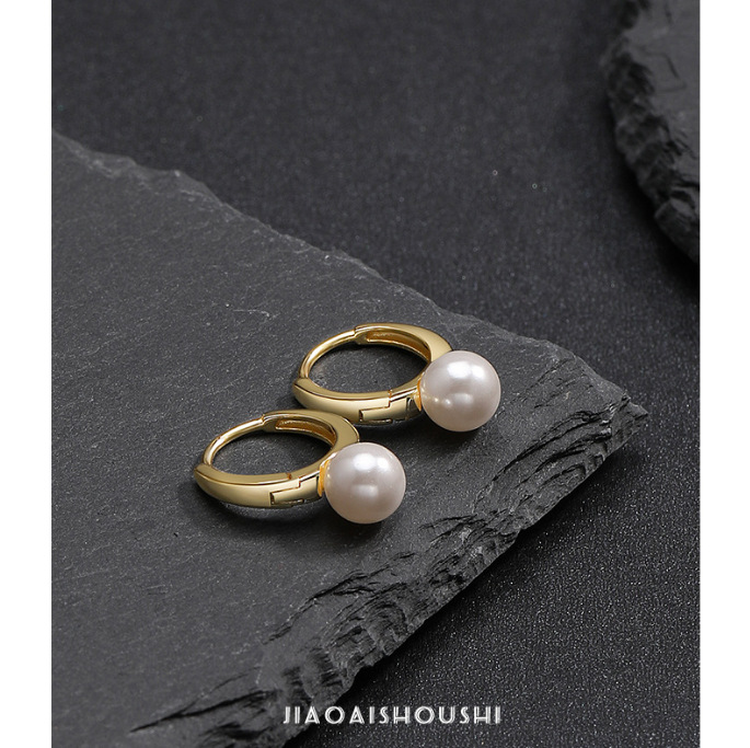 Pendientes de cuentas de concha color dorado 005502