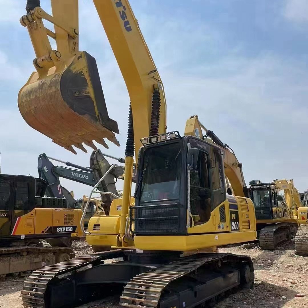 Compra doméstica y extranjera dedicada a la segunda mano Komatsu 200 PC220 SanY215 Carter 320 excavadora