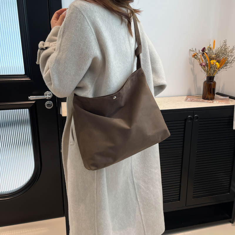 Otoño e invierno nuevo estilo bolso de gamuza esmerilada bolso de hombro de ocio de gran capacidad bolso de moda Maillard