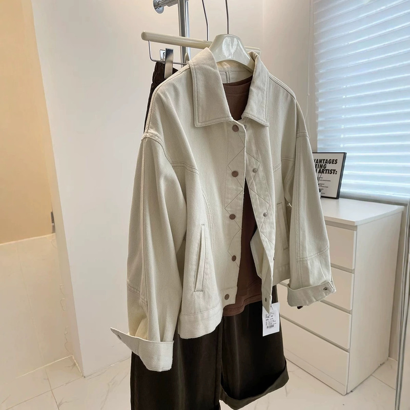 Korean-style beige denim jacket! Spring and autumn, with visible stitching design, versatile, slimming, loose, casual, short jacket for women Korean-style beige denim jacket! Spring and autumn, with visible stitching design, versatile, slimming, loose, casual, short jacket for women