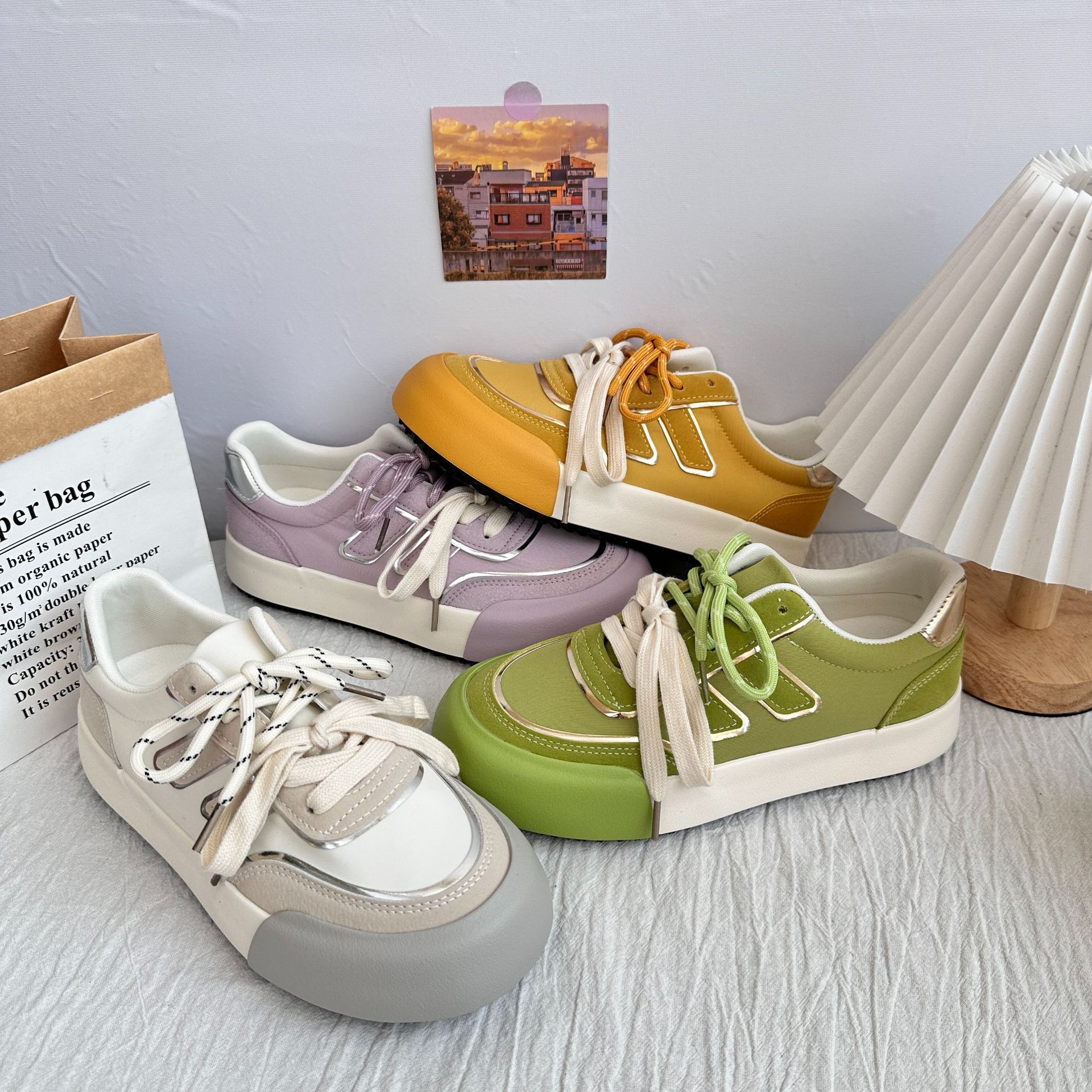 6634 plantillas de látex/zapatos blancos de suela gruesa, diseño de nicho retro de punta redonda para mujer 2025 nuevas zapatillas de deporte zapatos de entrenamiento alemán