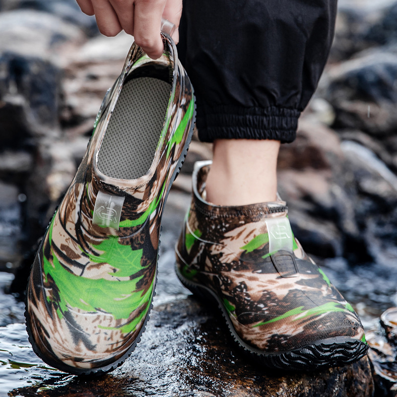 Zapatos de caucho impermeables de barril corto transfronterizos de moda camuflado camuflado botas de lluvia al aire libre arroyo frente al mar zapatos de agua zapatos de lluvia antideslizantes