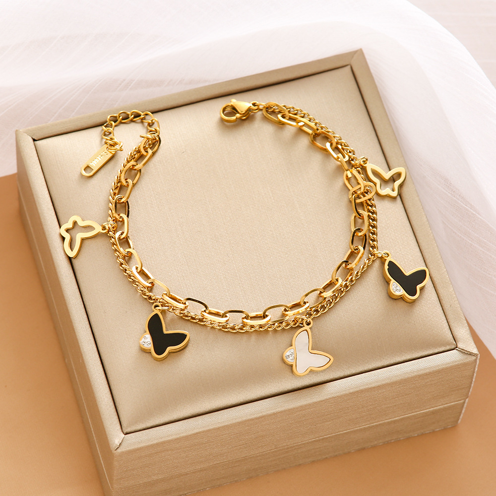 Pulsera de trébol de acero titanium vendedora caliente transfronteriza europea y americana con incrustaciones de concha pulsera colgante pulsera de diseño avanzado sin desvanecimiento al por mayor