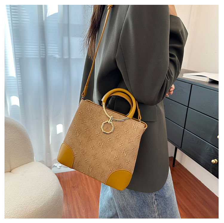 1029g Weight Polyester Lining Material Zipper Closure Type Single Shoulder Strap Strap Type Crossbody Bag Bags Type Casual, Daily, Shopping Occasion Pu Leather Material Letter Pattern All Seasons Season Women's Gender Classic Style Style Bucket Shape Women's Pu Leather Letter Classic Style Bucket Zipper Crossbody Bag 2